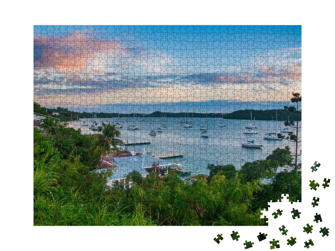 Puzzle de 1000 pièces « La baie de Neiafu au coucher du soleil, îles Vava'u, Tonga, Pacifique Sud »