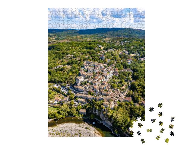 Puzzle de 1000 pièces « Vue aérienne de Balazuc, l'un des plus beaux villages de l'Ardèche, sud de la France »