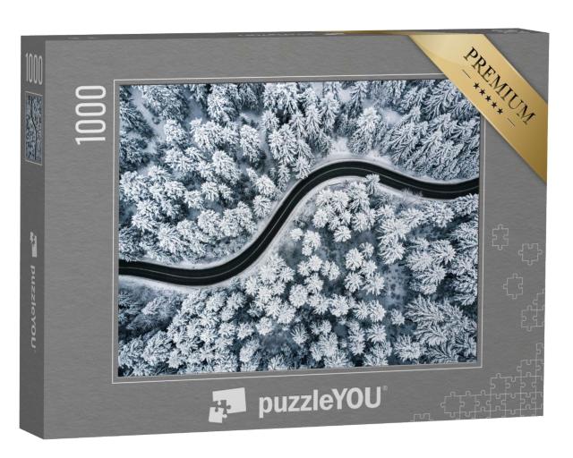 Puzzle de 1000 pièces « Route sinueuse dans la forêt enneigée »