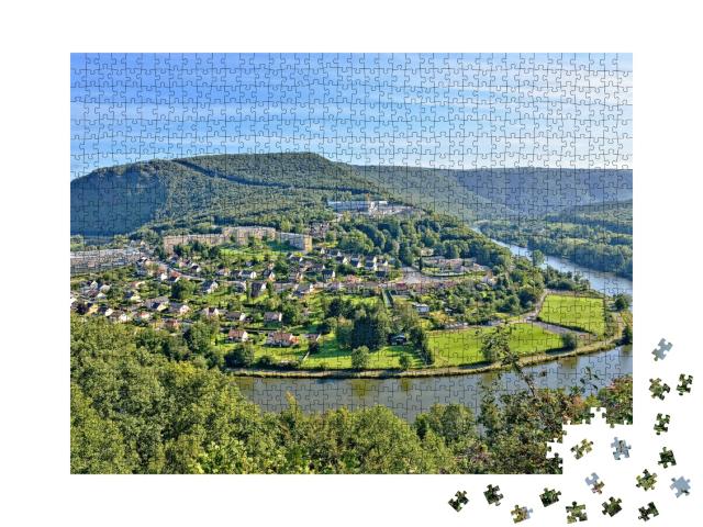 Puzzle de 1000 pièces « Panorama de Revin, une petite ville sur la Meuse en Champagne-Ardenne »