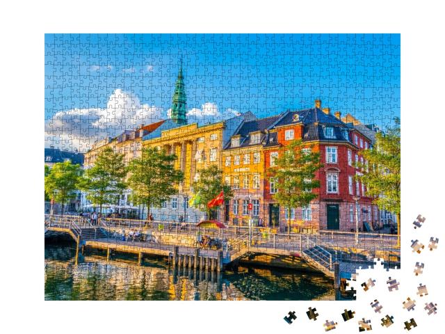 Puzzle de 1000 pièces « Un canal au château de Christiansborg à Copenhague »