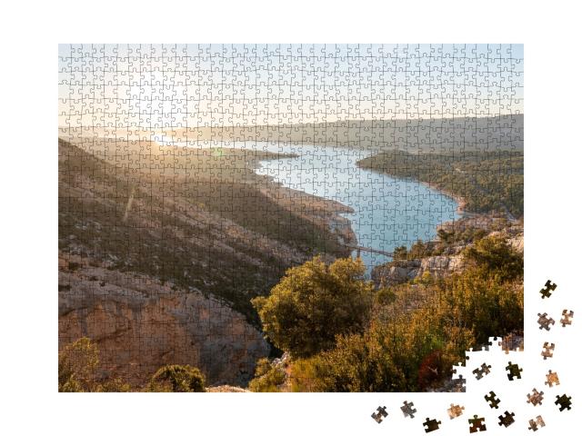 Puzzle de 1000 pièces « Pont du Galetas entre Aiguines et Moutiers Sainte Marie en amont du lac de Sainte Croix »