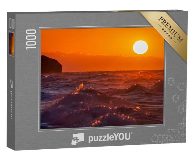 Puzzle de 1000 pièces « Coucher de soleil incandescent sur la côte de la mer Noire »