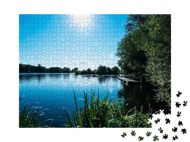 Puzzle de 1000 pièces « Paysage fluvial par une journée d'été ensoleillée, Elbe à Hambourg, Allemagne »