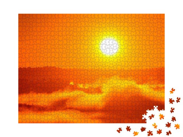 Puzzle de 1000 pièces « Coucher de soleil or-orange sur une forêt brumeuse »