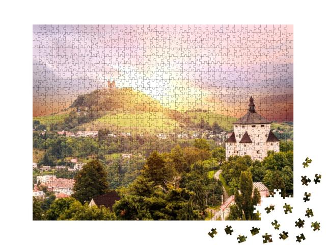 Puzzle de 1000 pièces « Ancienne ville minière slovaque de Banska Stiavnica au crépuscule »