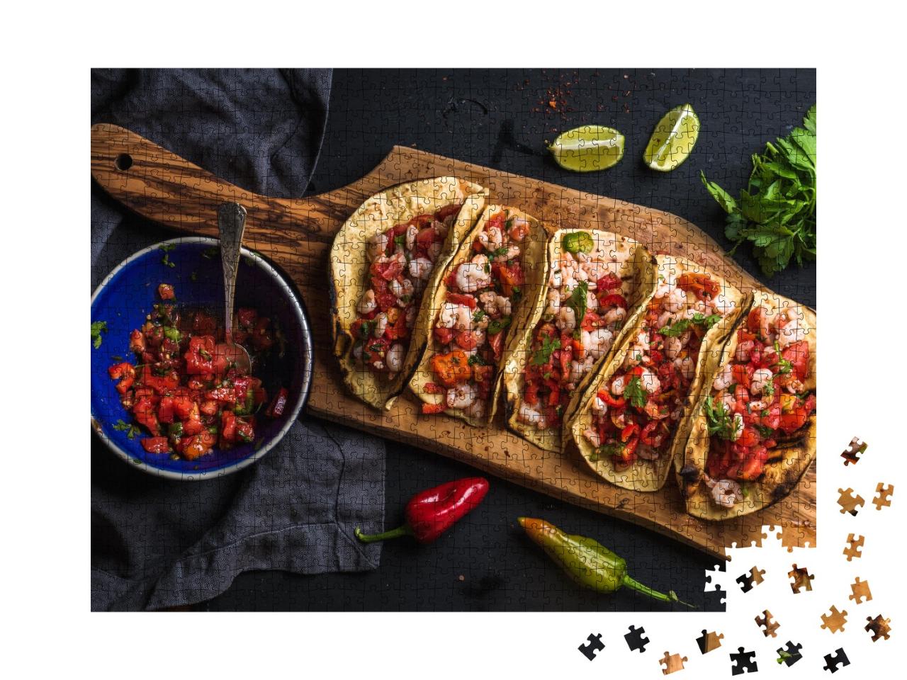 Puzzle de 1000 pièces « Cuisine mexicaine : tacos aux crevettes avec salsa maison »