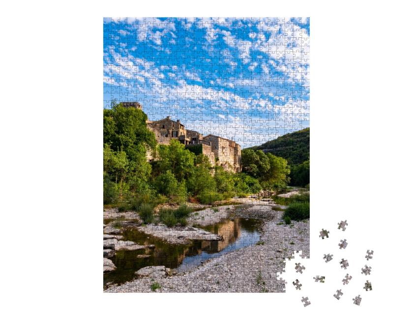 Puzzle de 1000 pièces « Montclus dans la vallée de la C`eze près d`Avignon et des gorges de l`Ardèche »