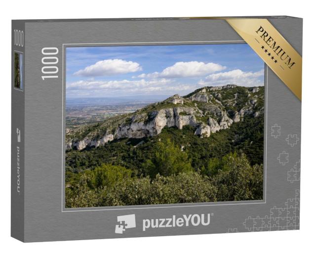 Puzzle de 1000 pièces « Formation rocheuse massive dans les Alpilles par une journée ensoleillée au printemps »