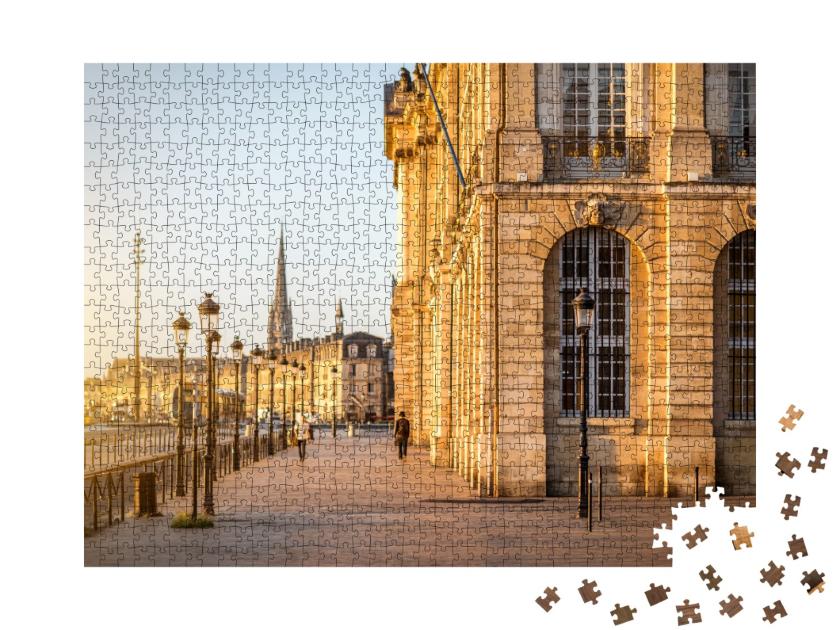 Puzzle de 1000 pièces « Vue de la rue de la célèbre place de la Bourse le matin à Bordeaux, France »