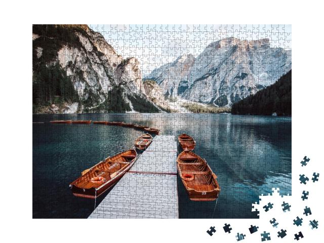 Puzzle de 1000 pièces « Le lac Pragser Wildsee au coucher du soleil, Dolomites, Tyrol du Sud, Italie »
