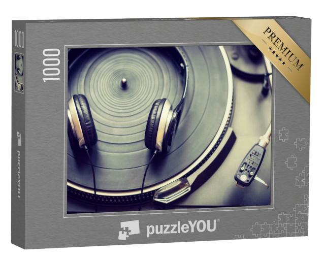 Puzzle de 1000 pièces « Gros plan d'un casque d'écoute sur un tourne-disque »