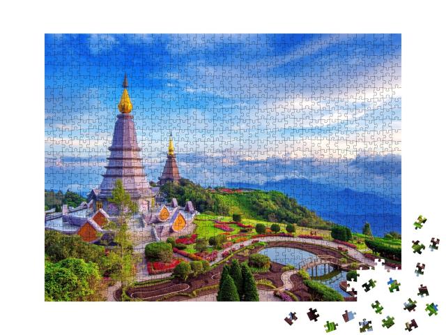 Puzzle de 1000 pièces « Pagode du parc national de Doi Inthanon, Chiang Mai, Thaïlande »