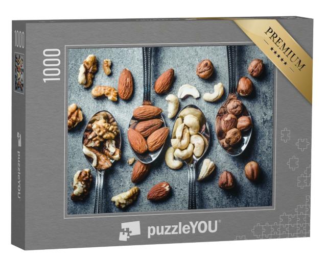 Puzzle de 1000 pièces « Noix, noisettes, amandes et noix de cajou sur des cuillères en métal argenté »