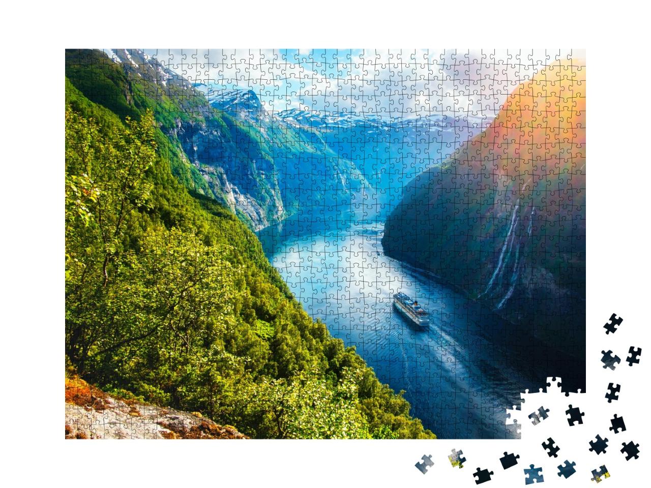Puzzle de 1000 pièces « Vue sur le Sunnylvsfjorden : Fjord avec bateau de croisière et cascade, Norvège »