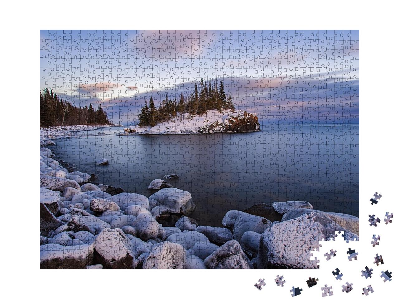 Puzzle de 1000 pièces « Île enneigée du lac Supérieur au coucher du soleil »