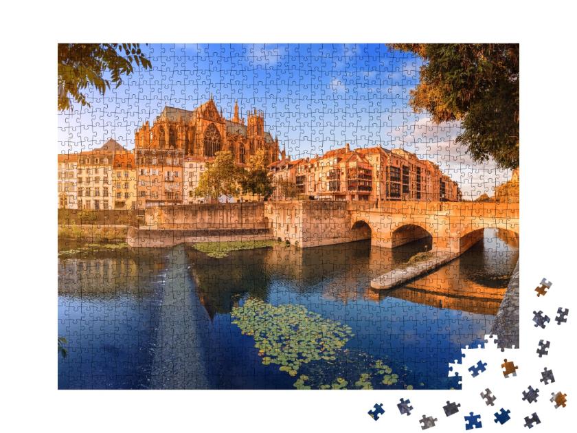 Puzzle de 1000 pièces « Vue panoramique matinale du pont sur la Moselle à Metz, France »