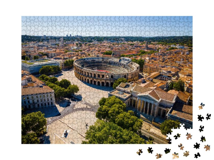 Puzzle de 1000 pièces « Vue aérienne des arènes de Nîmes, une ancienne ville romaine de la région Occitanie dans le sud de la France »