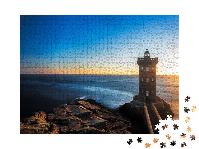Puzzle de 1000 pièces « Phare de Kermorvan avant le coucher du soleil, Bretagne, France »