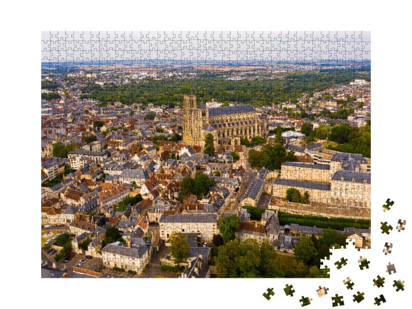 Puzzle de 1000 pièces « Vue aérienne de la ville de Bourges et de la cathédrale Saint-Étienne dans le département du Cher, France »
