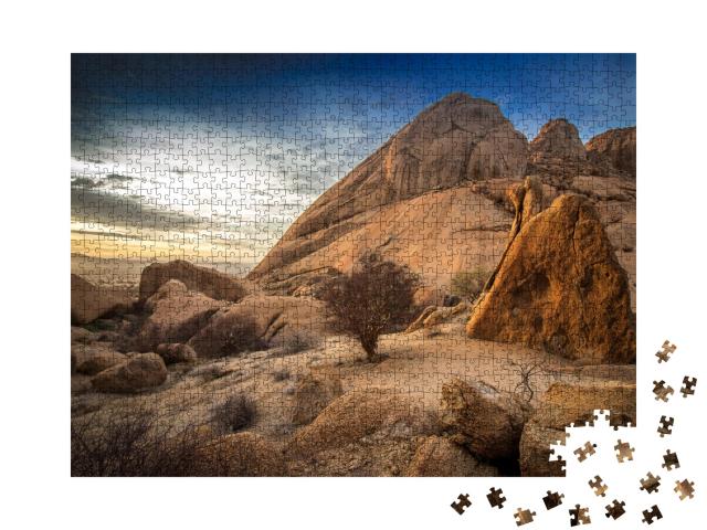 Puzzle de 1000 pièces « Coucher de soleil avec nuages sur le Spitzkoppe, Namibie »