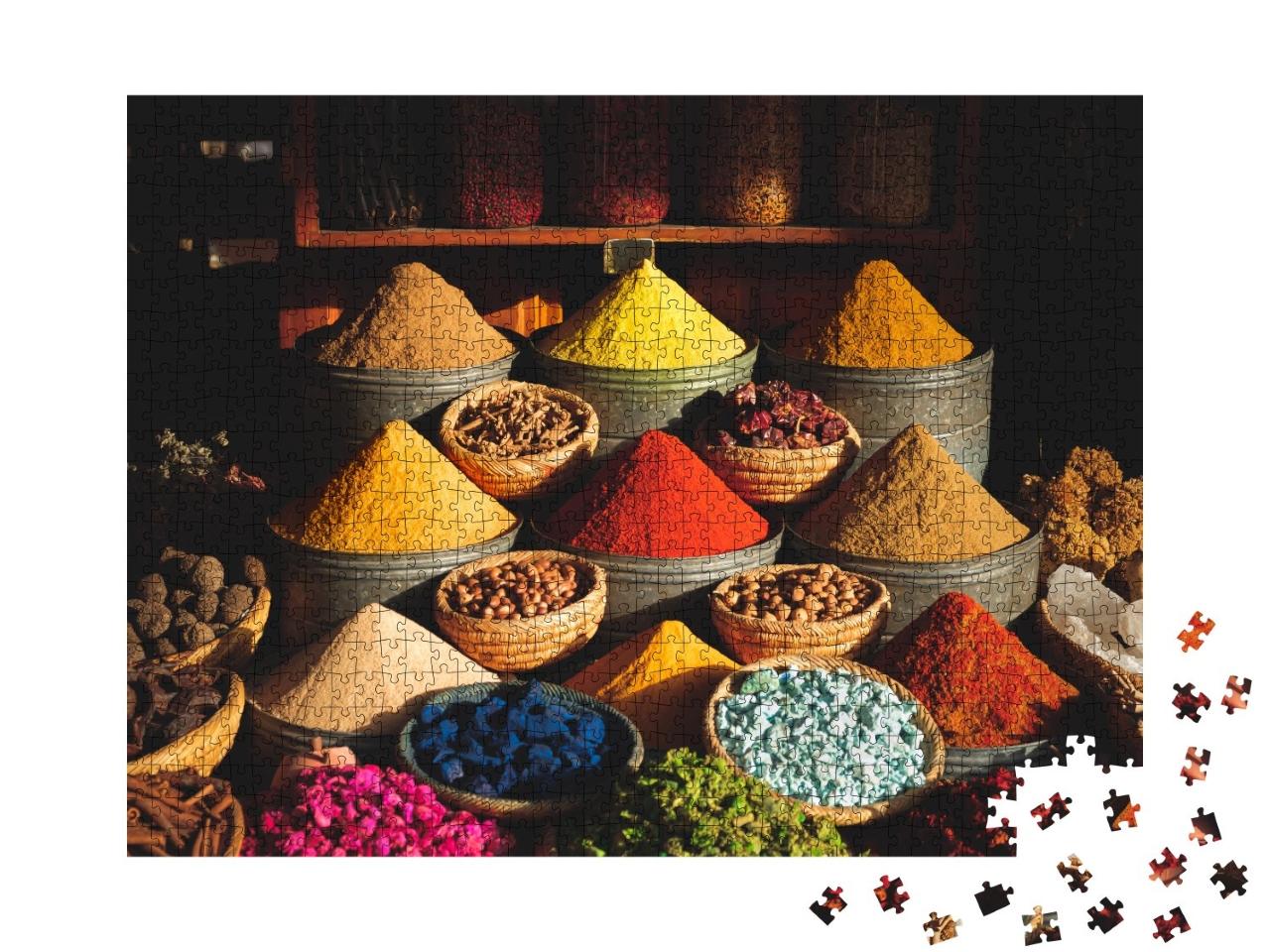 Puzzle de 1000 pièces « Épices colorées sur un marché traditionnel à Marrakech, Maroc »