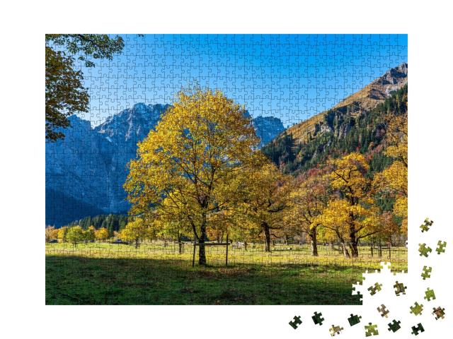 Puzzle de 1000 pièces « Vue d'automne ensoleillée sur les érables de l'Ahornboden, montagnes du Karwendel, Autriche »