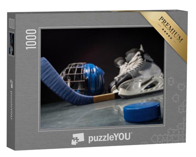 Puzzle de 1000 pièces « Gros plan sur un palet de hockey et un équipement de hockey »