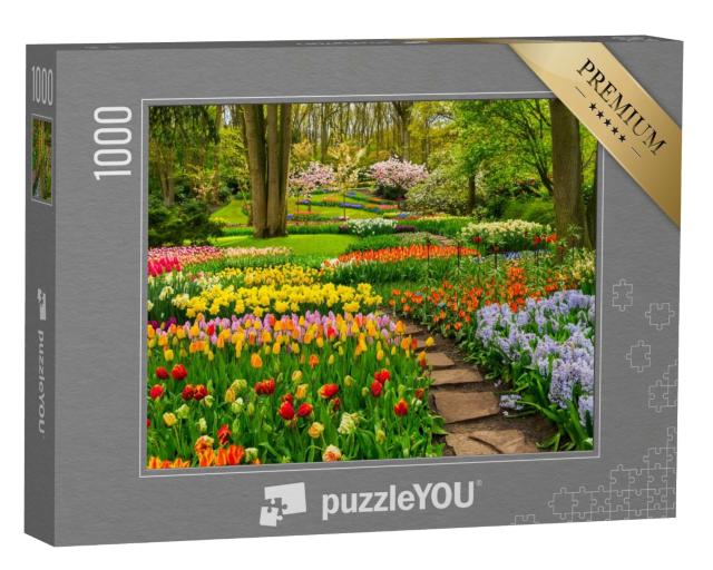 Puzzle de 1000 pièces « Un jardin de tulipes multicolore sous les arbres »
