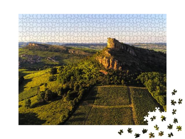 Puzzle de 1000 pièces « Les falaises calcaires de Solutré et Vergisson en Bourgogne du Sud »