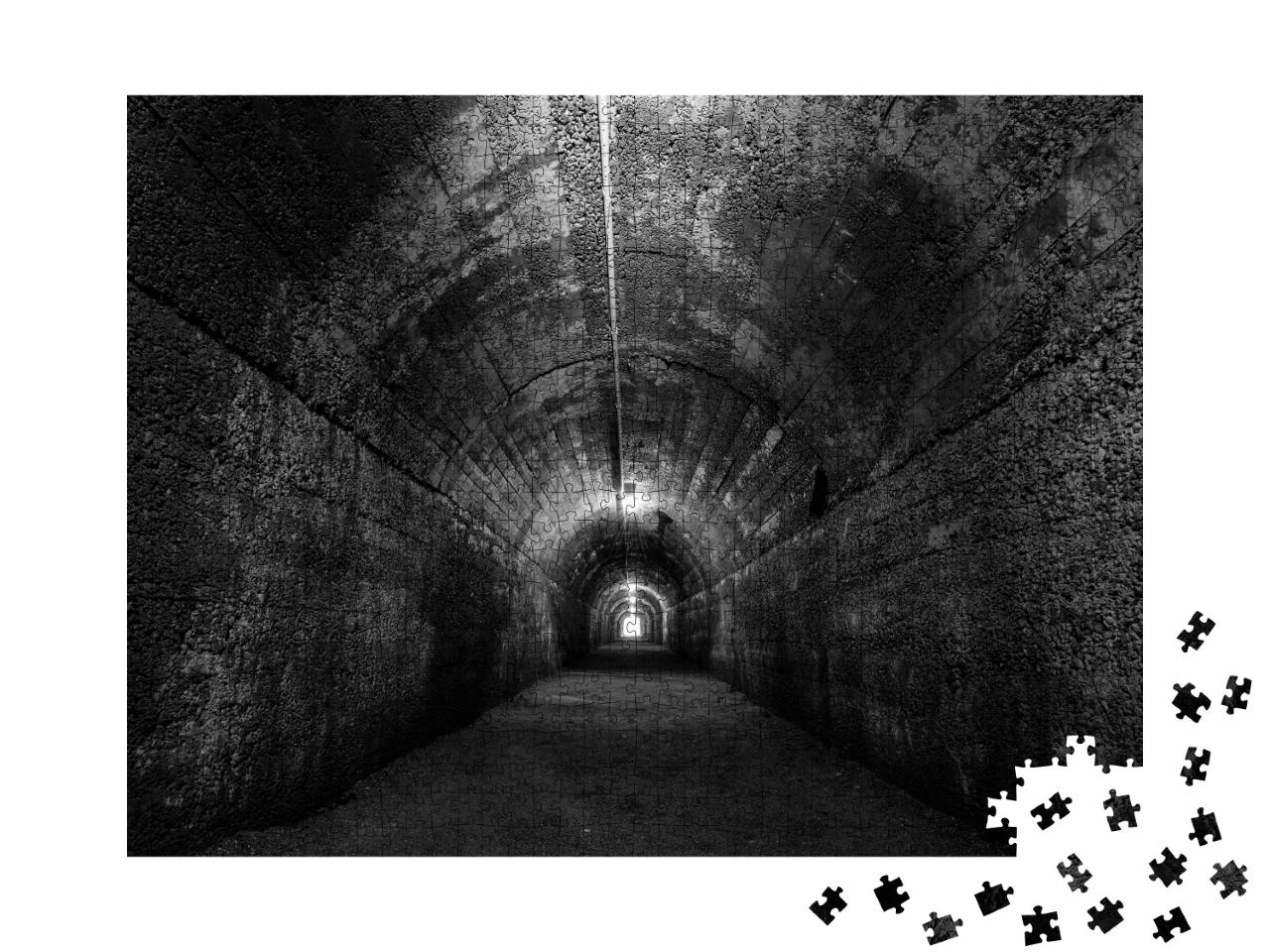 Puzzle de 1000 pièces « Tunnel de bunker historique de la Seconde Guerre mondiale »