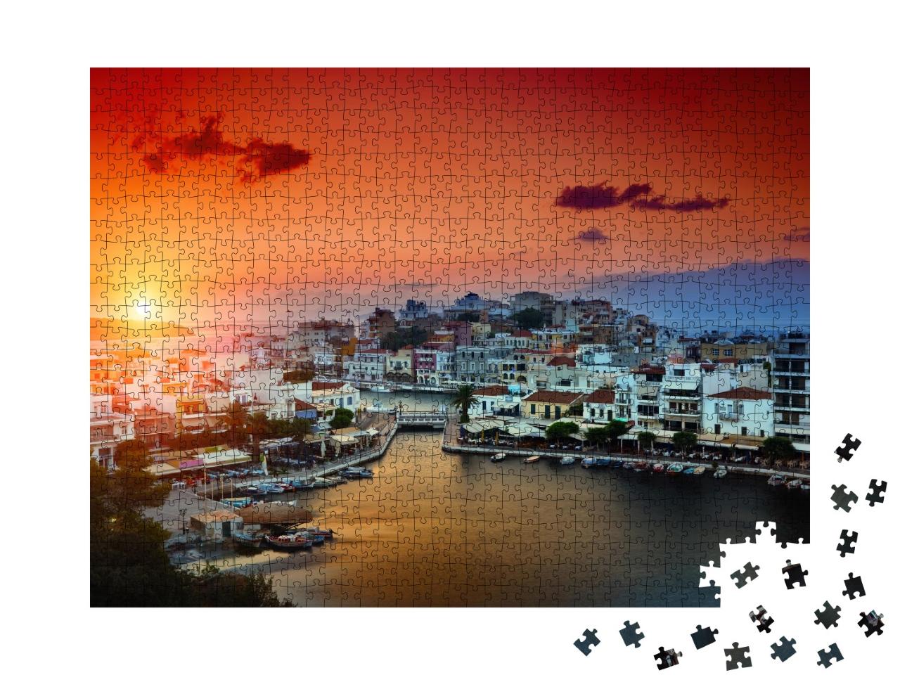 Puzzle de 1000 pièces « Agios Nikolaos, une ville pittoresque de Crète, baie de Mirabello »