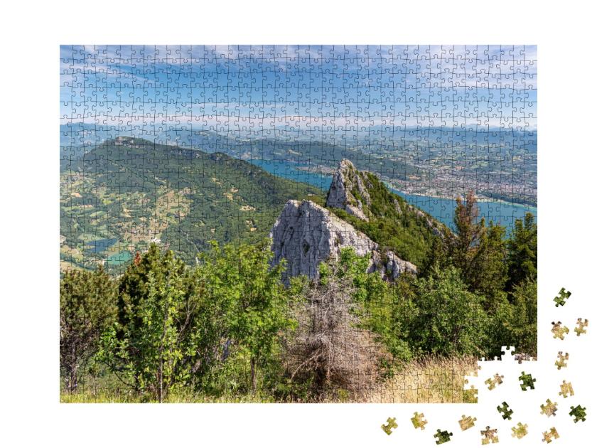Puzzle de 1000 pièces « Vue panoramique de la "Dent du Chat" au lac du Bourget, en Savoie »
