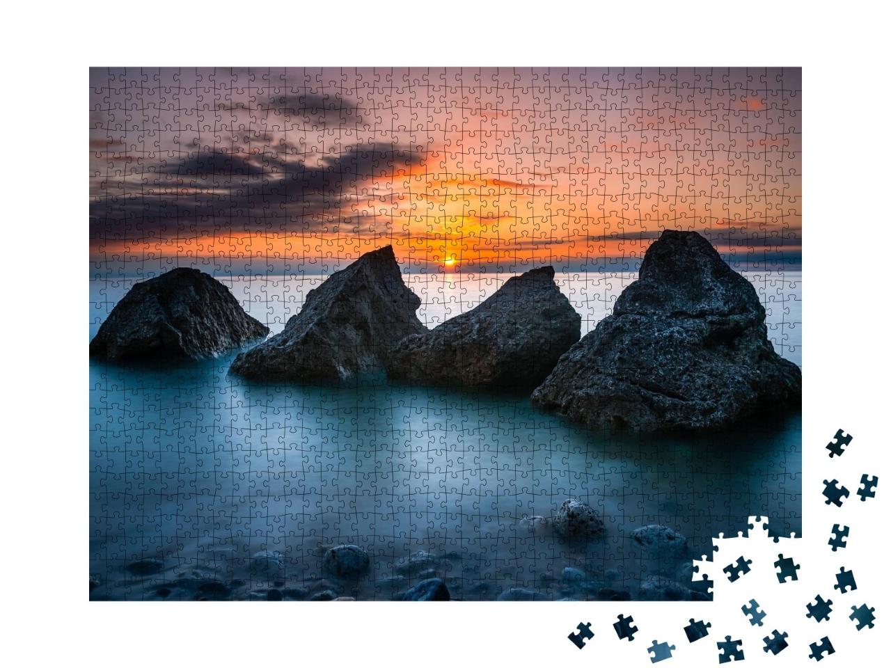 Puzzle de 1000 pièces « Rocher marin dans le calme du coucher de soleil »