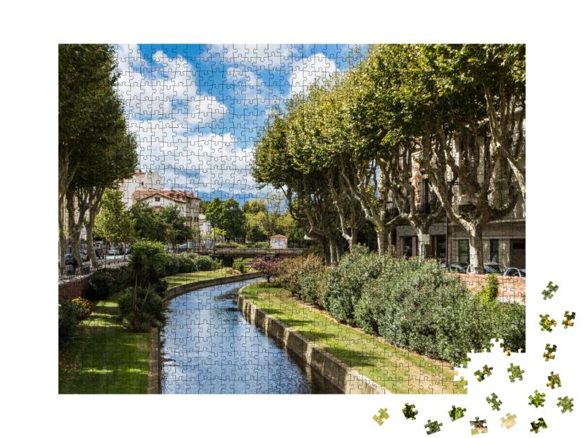 Puzzle de 1000 pièces « Vue pittoresque de Perpignan et de sa rivière par une journée ensoleillée. France. »