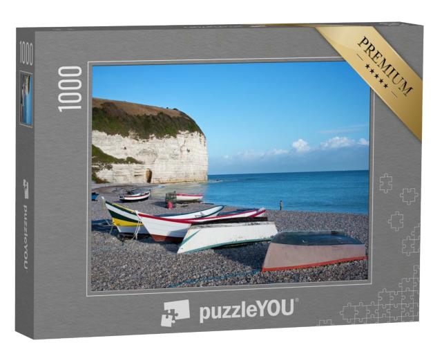 Puzzle de 1000 pièces « Plage d'Yport avec ses bateaux de pêche colorés et la Falaise d'Aval le matin »