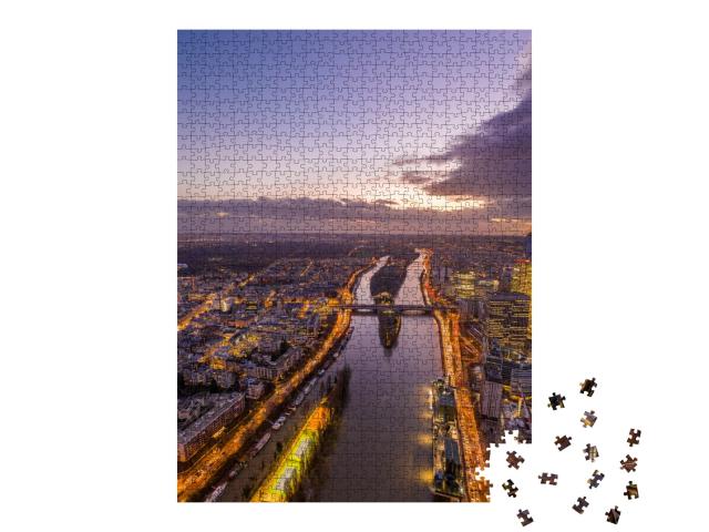 Puzzle de 1000 pièces « La Seine à côté du complexe de gratte-ciel La Défense au coucher du soleil »
