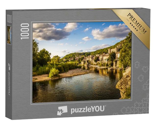 Puzzle de 1000 pièces « La rivière Ardèche et le vieux village de Vogüé au coucher du soleil »