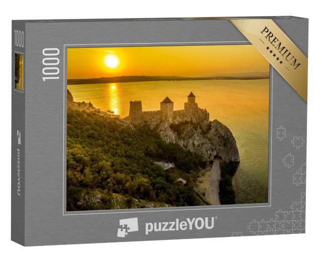 Puzzle de 1000 pièces « Silhouette du château de Golubac au coucher du soleil en Serbie, le long du Danube »
