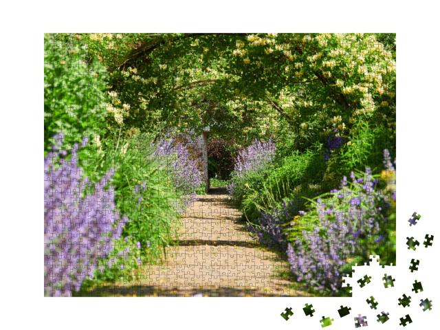 Puzzle de 1000 pièces « Allée de jardin dans un jardin paysager anglais »