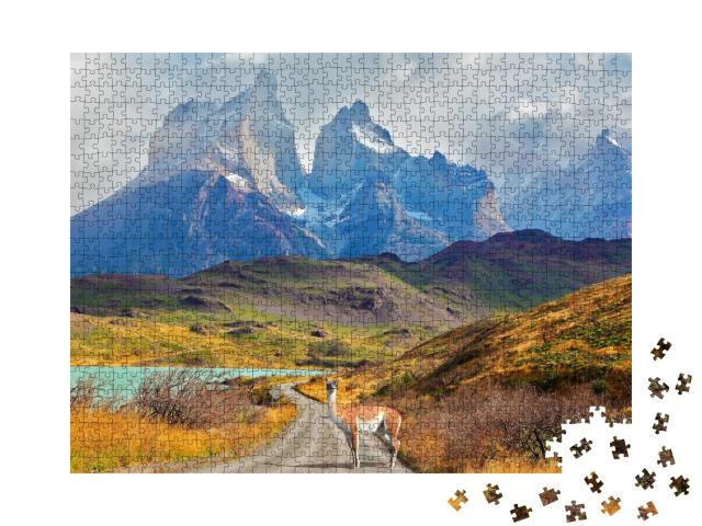 Puzzle de 1000 pièces « Sommet de Los Kuernos au-dessus du lac Pehoe, Patagonie, Chili »