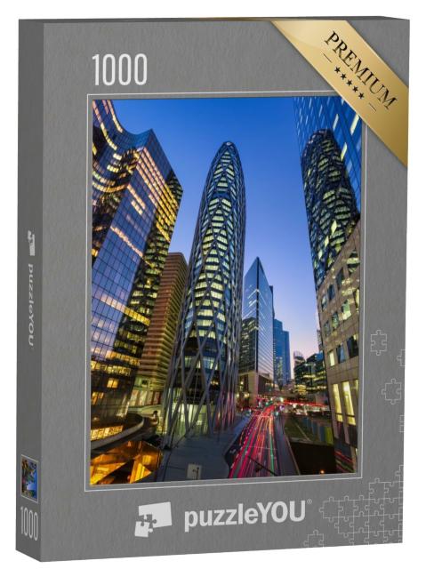Puzzle de 1000 pièces « La Défense, le quartier d'affaires de Paris à l'heure bleue »