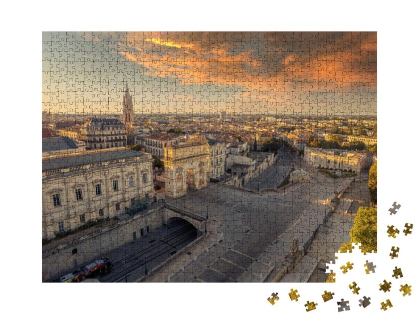 Puzzle de 1000 pièces « Vue aérienne de la Porte du Peyrou et de la ville de Montpellier au lever du soleil, France »