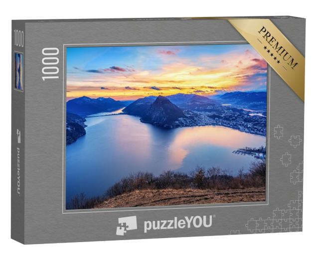 Puzzle de 1000 pièces « Coucher de soleil sur le lac de Lugano dans les Alpes suisses »