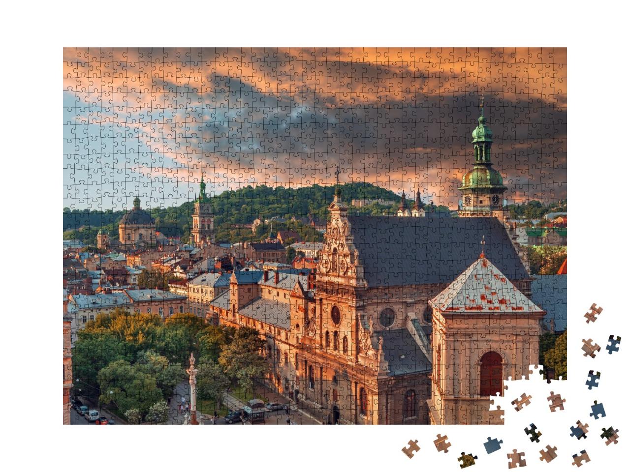 Puzzle de 1000 pièces « Le centre historique de Lviv au coucher du soleil »