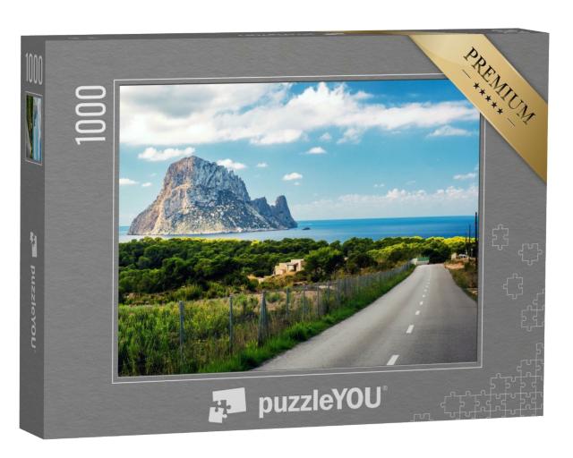 Puzzle de 1000 pièces « Rue menant à la plage de Cala d'Hort avec vue sur Es Vedra. Ibiza »