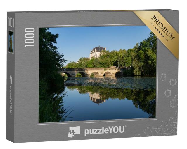 Puzzle de 1000 pièces « Château de Raoul avec reflet de fleurs et d'eau en juin, Châteauroux, France »