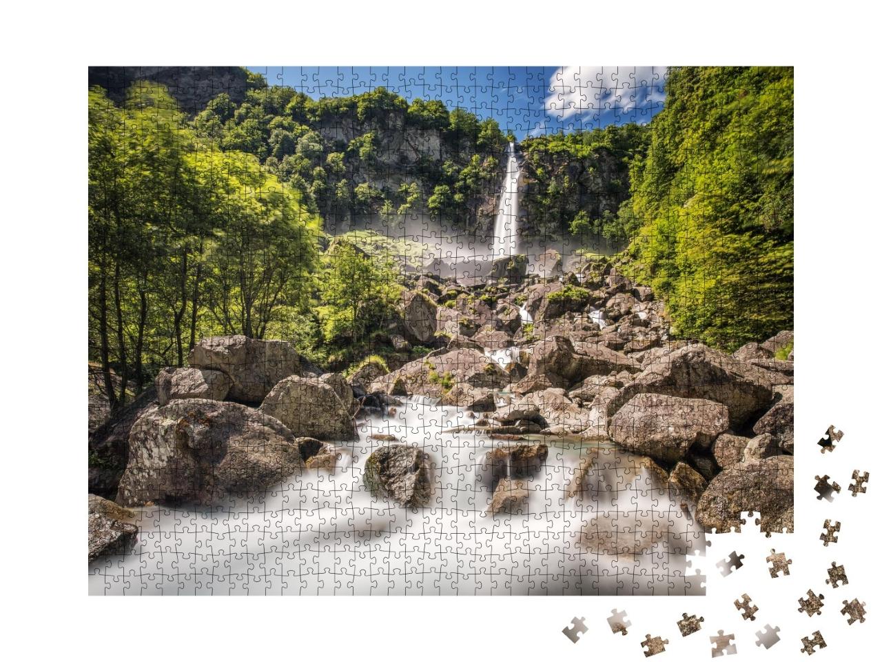 Puzzle de 1000 pièces « Chute d'eau de Foroglio, Alpes suisses »