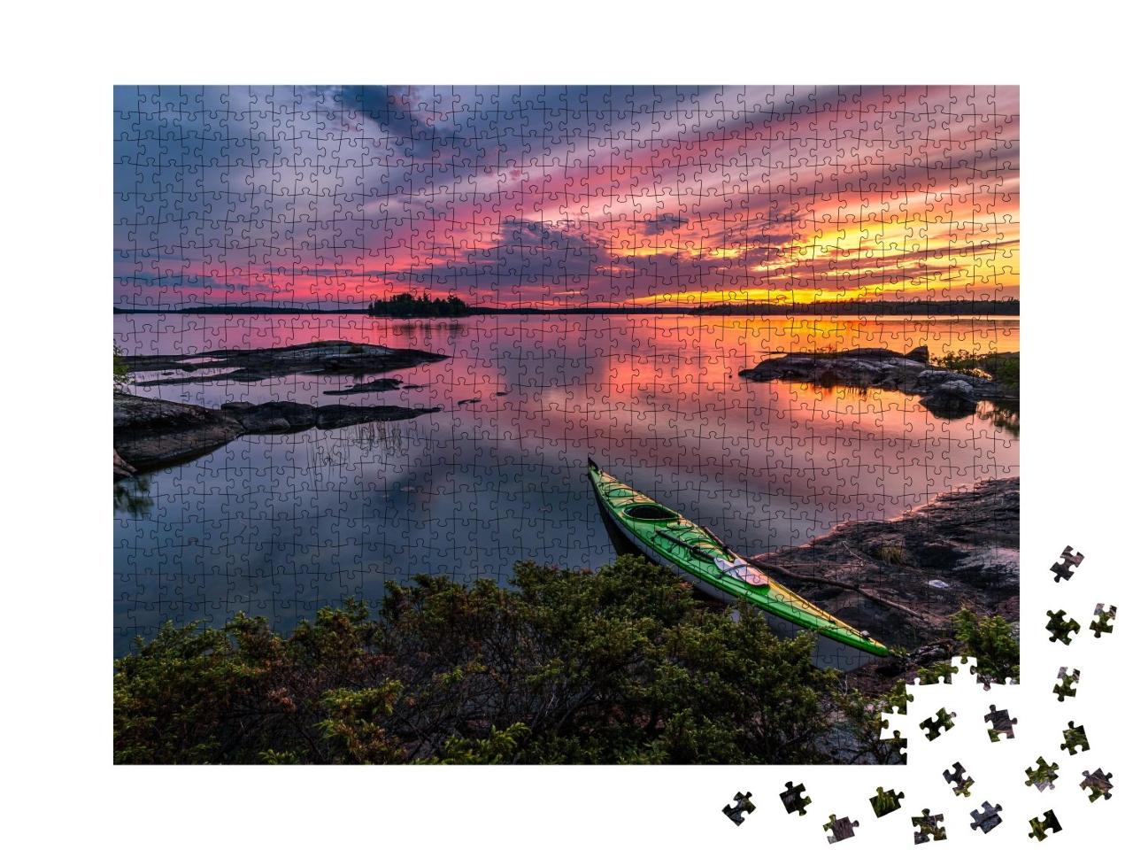 Puzzle de 1000 pièces « Kayak sur les rives du lac Eagle par une soirée tranquille, Ontario, Canada »