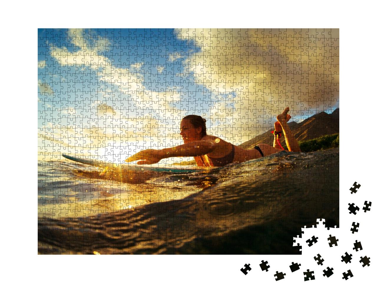 Puzzle de 1000 pièces « Surf sur les vagues au coucher du soleil »